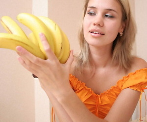 息をのむ 女性 と バナナ 部分 138
