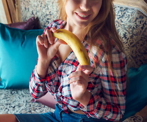 Sexy teenager Ryana peels a banana former to showing her..