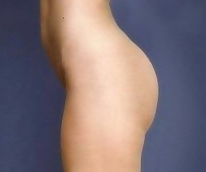 Jennifer Aniston standing naked