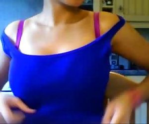 Hot Indian Girl Shows her tits on webcam - 3 min