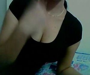 indian bigtits amateur babe on webcam performing exposing her pussy and boobs - 6 min