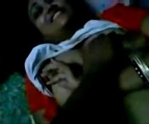 oszustwo bengalski żona pobieranie jej Cycki pressed, Mówić Brudne w bengalski 5 min