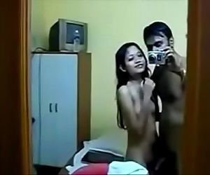 Desi teen girl enjoy with her bf - HornySlutCams.com - 9 min