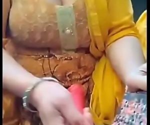Indian Aunty boobs Cleavage 2 min