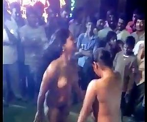 印度 泰米尔 女孩 赤裸裸的 上 街 视频 剪辑 - wowmoyback - 1 min 16 sec