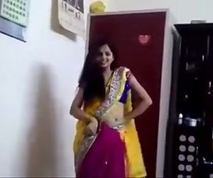 Hot Bhabhi VIral Video 2017 - Download Full video : http://ouo.io/YiDgua - 1 min 2 sec