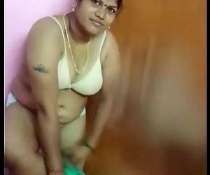 Chennai Desi Bhabhi aunty removing her bra and dress - 1 min 23 sec