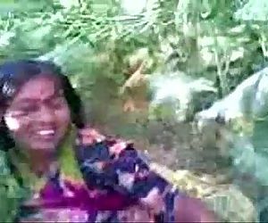 देसी गांव लड़की घर के बाहर गड़बड़ :द्वारा: पड़ोसी @ leopard69puma 3 मिन