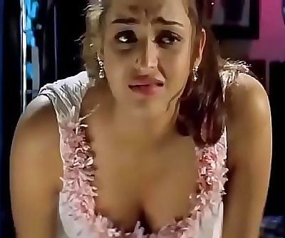 Cute Aishwarya Rai boobs showfrom her first Film 47 sec