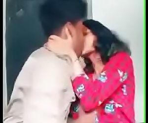 भारतीय जोड़ा सबसे चुम्बन कभी 45 एसईसी
