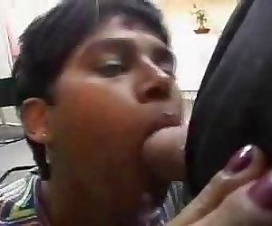 الهندي التنظيف سيدة يحصل مارس الجنس و يتمتع نفسها