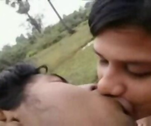 Hint - GF tutkulu öpüşme