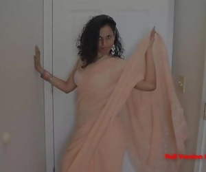 Indische sexy Tantchen Tanz und Reiten Big dick 10 min 1080p