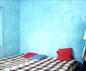 Desi แม่บ้าน ใน บนเตียง (new) 9 มิน 720p