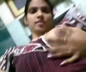 देसी लड़की प्रिया दिखा रहा है स्तन और चूत 72 एसईसी
