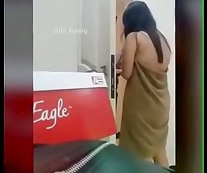 Desi asian indian pakistani Girl the towel to delivery boy 63 sec