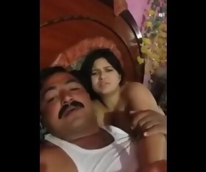 德西 印度 阿姨 性感的 胸部 在 床 享受 与 丈夫