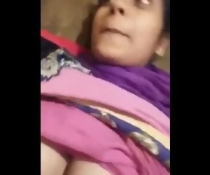 Indische teen Milf Titten gedrückt & gefickt in College