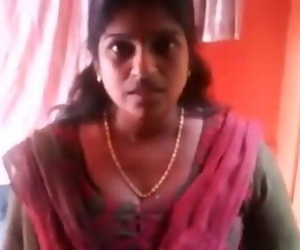 indian KERELA aunty showing boobs
