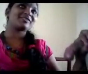 一个 印度 老师 要求 要 给 一个 打手枪