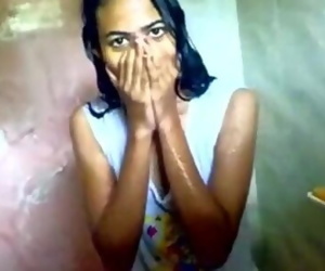 indian maid daughter getting fucked