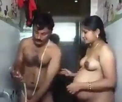 Tamil aunty bathing