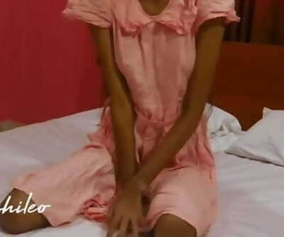 sri lankan school girl beautiful skinny body ගෙදරටම කොල්ල ඇවිත් සැප..