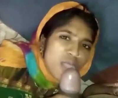 Indian desi bhabhi giving blowjob and then getting fucked.