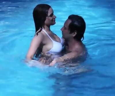 chaud Desi court-métrage - Priya tiwari un autre Fille boob embrassé appuyez sur dans Soutien-gorge