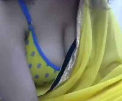 Desi Bhabhi exposing her milky boobs