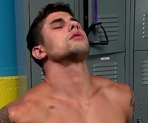 Gay amateur muscle hunks sucking cock
