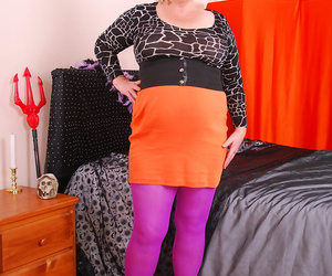 Dirty granny in purple tights Fanny playing herself for a..