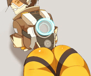 Tracer juggles her butt