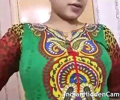 Desi bhabi showing bare body - IndianHiddenCams.com - 1 min 9 sec