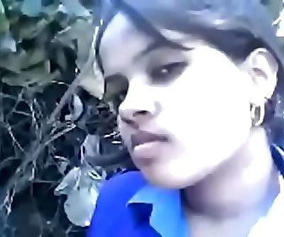 Indian sexy school lady hard-sex her bf in outdoor 8 min