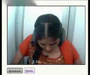 Desi woman displaying boobs and pussy on web cam in a netcafe - 8 min