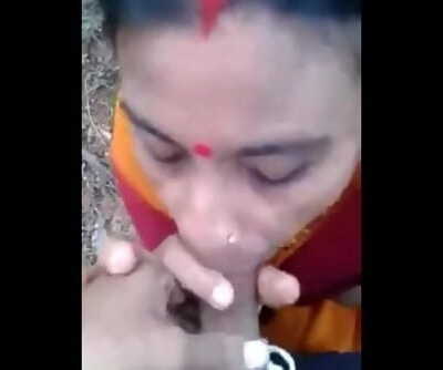 DESI VILLAGE ANUTY BLOWJOB IN OPEN WITH AUDIO