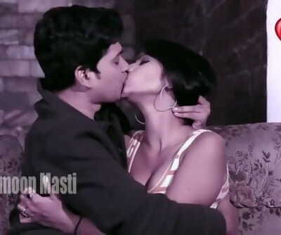 Scorching desi shortfilm 500- Roopa auntys knockers pressed, kissed, grab, kisses