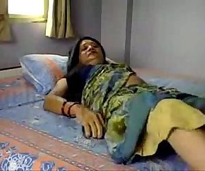 Desi Housewife Showing Shaved..
