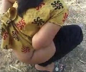 Mona indian aunty pee outdoor -..