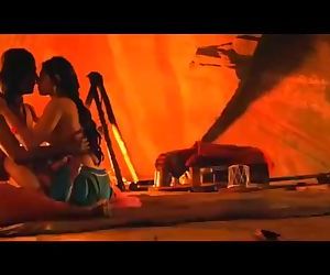 india: durchgesickert Sex Szene der radhika apte und adil hussain aus :Film: ausgedörrt