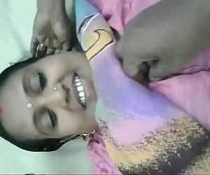 Indian Bhabhi In Pink Sari - 1 min 8 sec