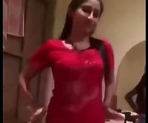 hot en geile noord indiase meisje dansen als een Teef Die behoeften aantal dick 2 min