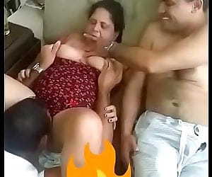 Indian aunty gets her pussy cleaned 20 sec