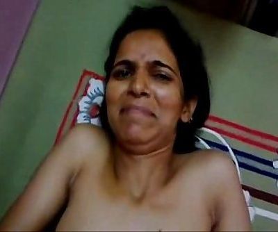 Indian sex - Sexy Indian girl begs her lover to not to cum on her face, Hindi audio - 1 min 20 sec