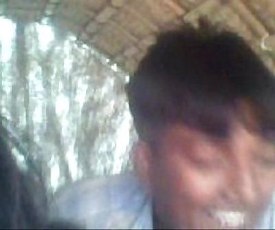 real Bangladesch Desi junge Mädchen Titten drücken :Von: BF in Haus Boot Mit bangla audio wowmoyback 3 min