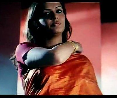 Super Hot Cleavage Exposure B Grade Actress Amrita Dhanoa indian - 24 sec