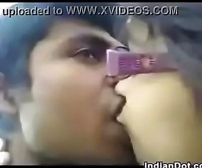 indiano cutie Con Occhiali prende in giro Il suo Tette 3 min