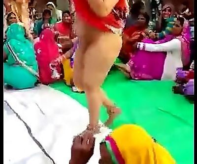 Desi bhabhi dansen nudely 71 sec