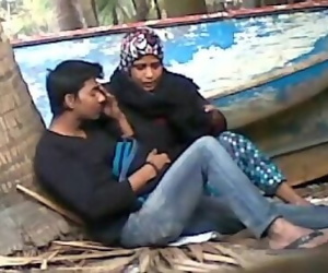 Bangladeshi a tia com jovem amante